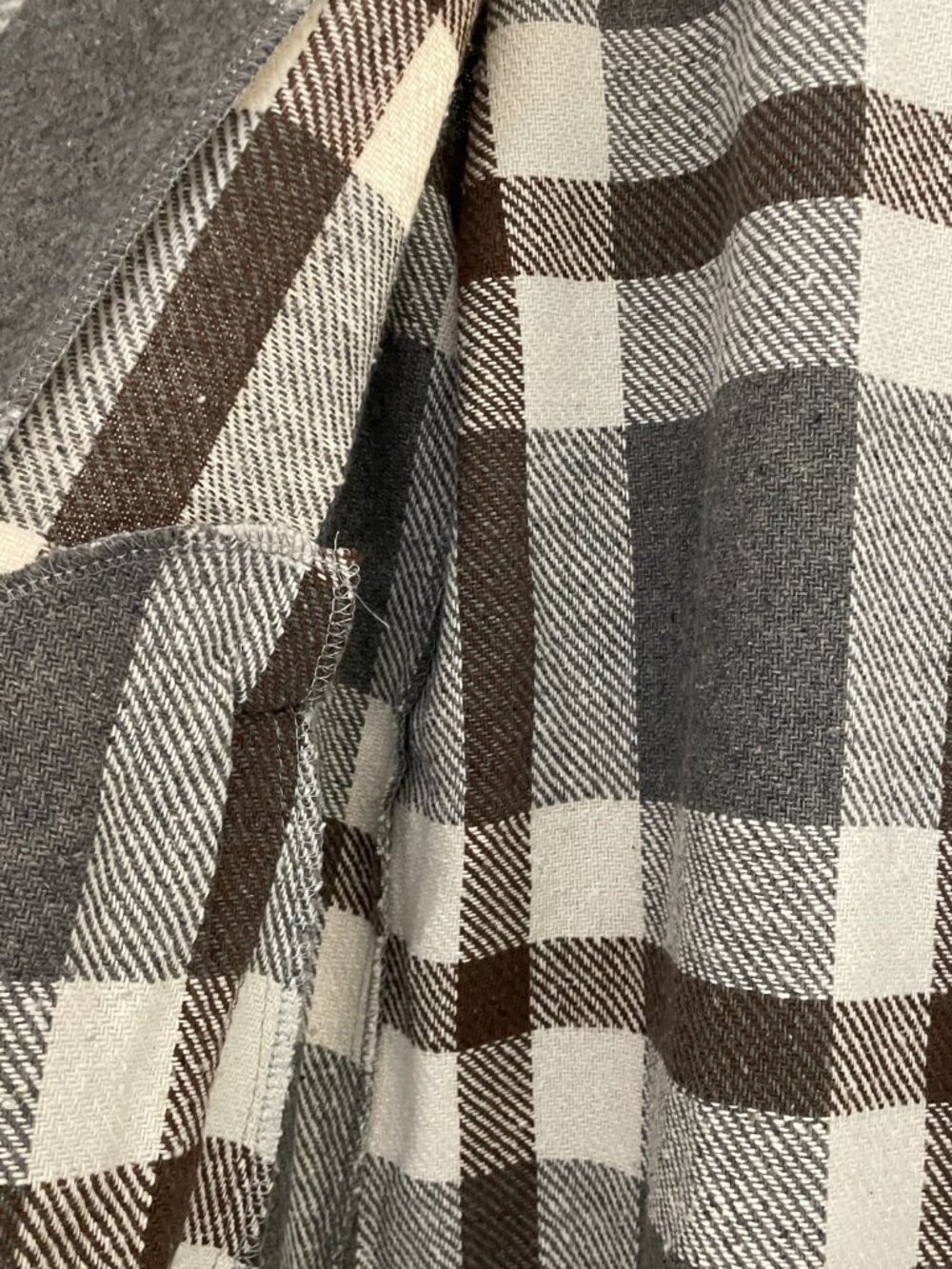 Double Breasted Brown Plaid Coat Size Medium Pockets and kick pleat - Picture 8 of 8